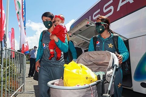 ICC Womens World Cup 2022 Pakistan Women vs India Women  Pakistan captain Bismah Maroof With Baby  Girl