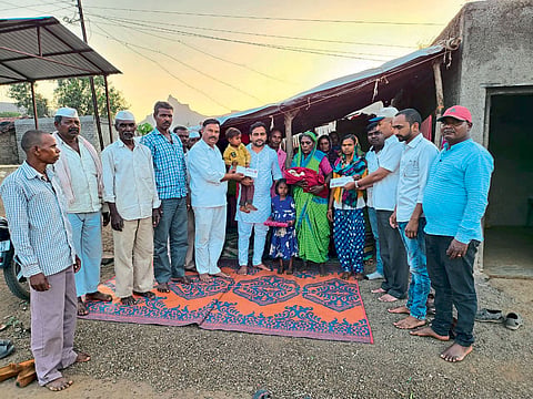 मुलींच्या लग्नापर्यंतची जबाबदारी शिवनिश्‍चल सेवाभावी ट्रस्टने घेतली.