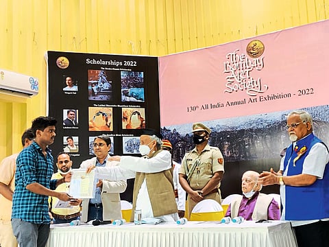 राज्यपालांच्या हस्ते कला प्रदर्शनाचे उद्‍घाटन