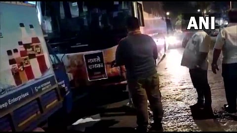 मनसेनं फोडली IPLची बस; गुन्हा दाखल, चार जण ताब्यात
