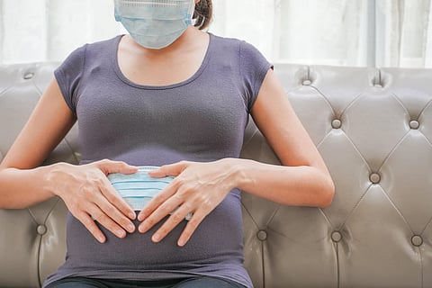 कोरोनाच्या भीतीने टाळली दवाखान्यातील प्रसुती; ८७७ बालकांचा आणि ६१ मातांचा मृत्यू