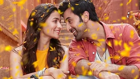 Ranbir Kapoor, Alia Bhatt receive a gold-plated bouquet from Surat jeweller before wedding. 