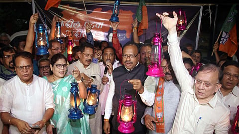 BJP agitation against state government Allegation of load shedding cut off power supply nagpur