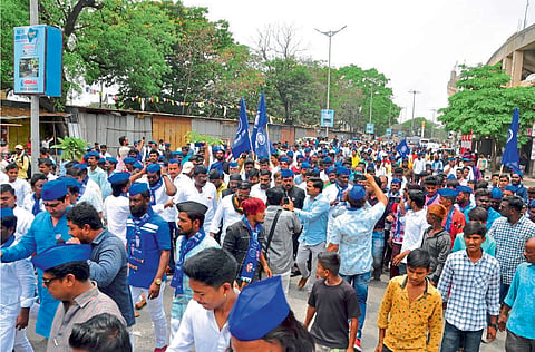  मोर्चात घुमला ‘डबल बेस’चा नारा