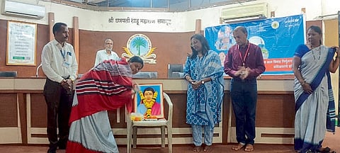 कार्यशाळेचे उद्‌घाटन करताना सीमा कोनाळे.