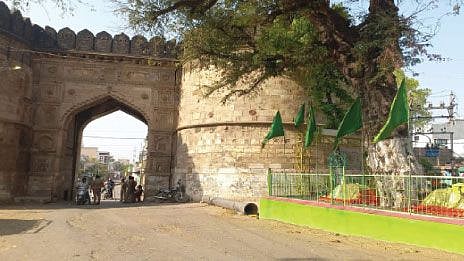 Jayant Sonone writes Achalpur village Stone throwing in two groups  Now there is  riot