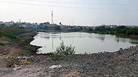Umri lake depleted has increased talukas  villages Administration sluggish  