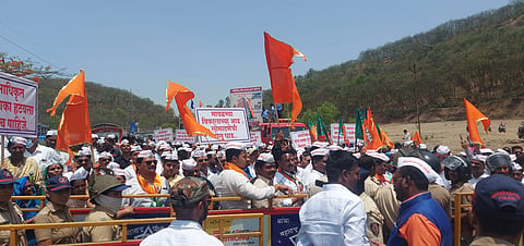 बेकायदेशीर सोमाटणे टोलनाका बंद करावा या मागणीसाठी सर्वपक्षीय टोल हटावो कृती समितीच्या वतीने काढण्यात आलेला मोर्चा