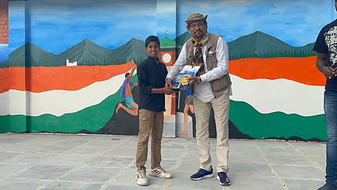 Aditya got navodit kalakar Award for Outstanding Artist for Preserving Kashmir Natural Beauty