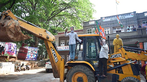 जहांगीरपुरीतील बुलडोझर्सनी चालविलेले उद्धवस्तीकरण त्वरीत थांबवा