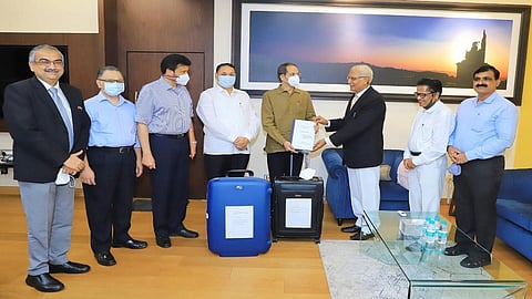Chandiwal Commission Report Handover To CM Uddhav Thackeray