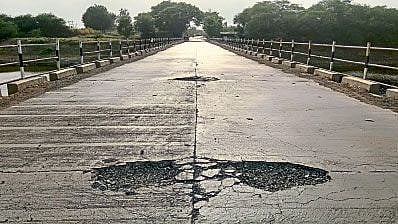 Pits in middle of road on bridge over river Bhima danger for transportation 