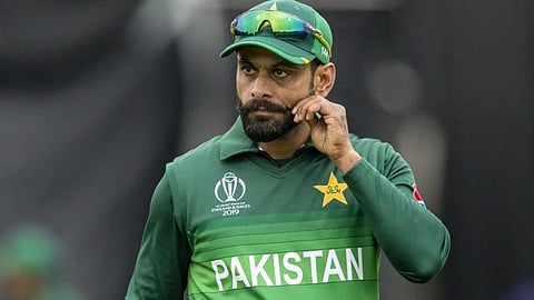 Mohammad Hafeez Criticize Pakistan Government  Over No Petrol No Cash In ATM in Lahore 