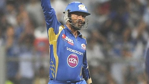 Dinesh Karthik Share Photo Wearing Mumbai Indians Jersey 