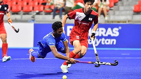 Indian hockey team out of the Asia Cup title race after 4 - 4 Goal Equal against South Korea 