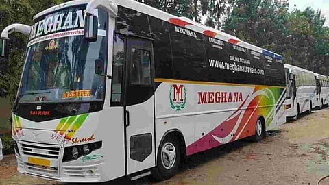 Jalgaon Bus News: जळगाव-पुणे विमानापेक्षा लक्झरी बसचे भाडे अधिक! खासगी प्रवासी वाहतुकदारांकडून प्रवासी वेठीस