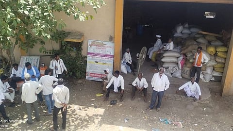 नाफेड कंपनीकडून  शेतकऱ्यांसाठी सुरू केलेल्या हरभरा खरेदी पोर्टल अचानकपणे बंद 