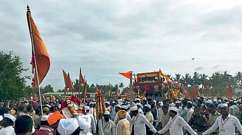 ashadi-wari-2023-dehu to pandharpur saint tukoba palkhi kirtan yavat warkari wari culture maharashtra india 