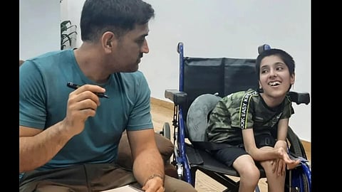 mahendra singh dhoni met specially abled fan 