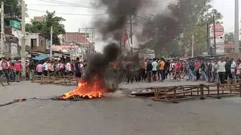अग्निपथ योजनेला बिहारमध्ये विरोध पोलिसांकडून आश्रूधुराचा वापर 