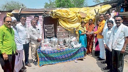 Nanded teacher help 51000 for marriage of orphan girls