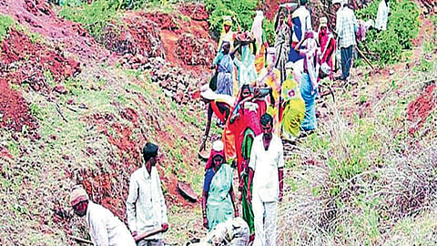  महात्मा गांधी राष्ट्रीय रोजगार हमी