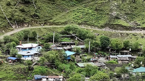 loc zero network zone india china border damteng village population of 120 to 150 people