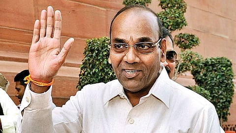  Shiv sena Leader Anand Gite Advised to Activist stay with shiv sena party chiplun 