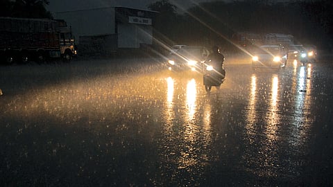heavy rains at nashikrosd