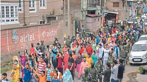 ‘टार्गेट किलिंग’विरोधात काश्‍मिरी पंडितांनी काढलेला मोर्चा.