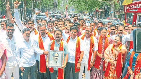 Shiv Sena faces challenge to survive In jalgaon