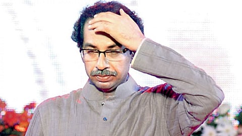 शिवसेनेचं टेन्शन वाढलं, एकनाथ शिंदेनंतर आणखी तीन मंत्री नॉट रिचेबल