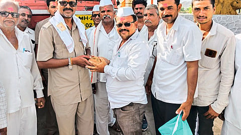 बस गावात पोहचताच ग्रामस्थांकडून चालक, वाहकाचे औक्षण करून केले स्वागत  