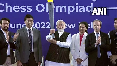 pm modi vishwanathan anand launch torch relay for 44th chess olympiad  