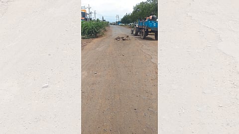 Poor condition of Nyahalade to Dhule road