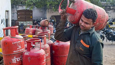  Gas cylinder