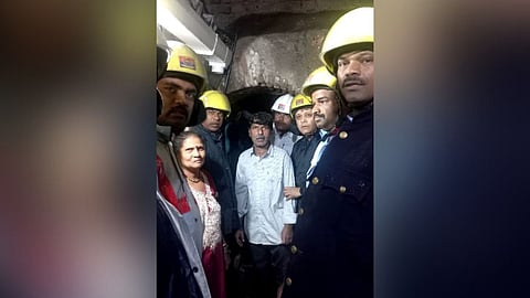 Two persons injured palace collapsed of wall at Nana Pethe pune