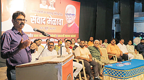 Bala Nandgaonkar addressing MNS party workers