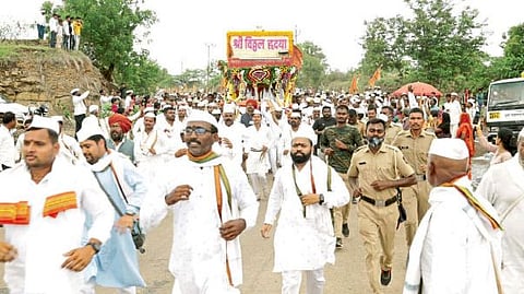 Ashadi wari 2022 sant tukaram maharaj palkhi at pirachi kuroli pandharpur 