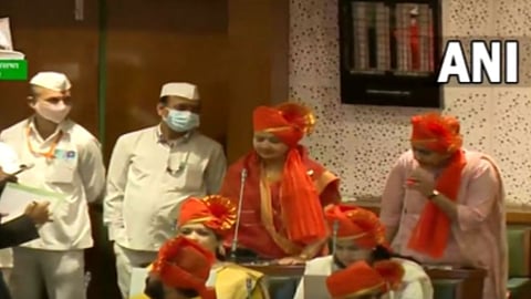 yamini jadhav shivsena mla on opposition benches shouted ed ed at assembly speakers election video 