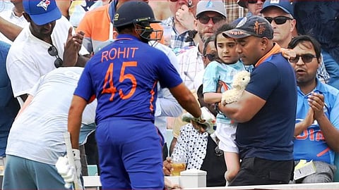Rohit sharma meet the injured little girl 