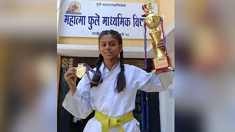 student of Mahatma Phule Secondary School Gold medal in karate hdapsar