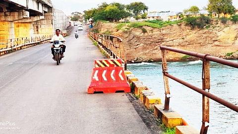  Old bridge at Begumpur Machanur become dangerous solapur