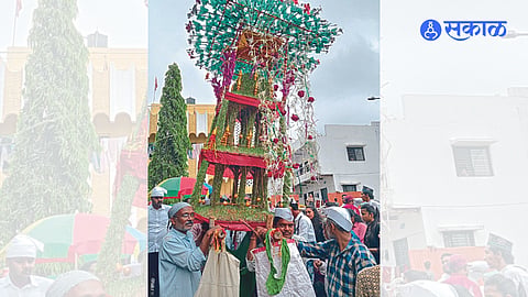 devotee taking vows after taking darshan of the famous Haloka Tajia.