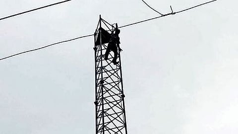 Police Home guard on tower Allegation of injustice by police department yavatmal