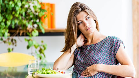 Healthy Tips : जास्त खाल्ल्यानंतर पोट जड होतंय का? 'या' घरगुती उपायांमुळे मिळेल आराम