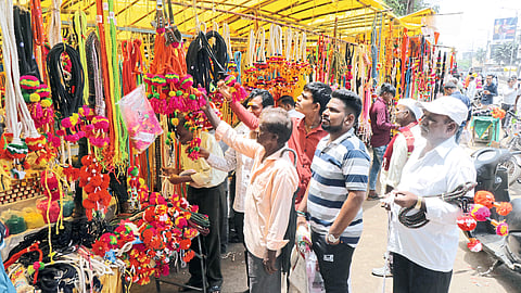 Bail pola festival shopping by farmers