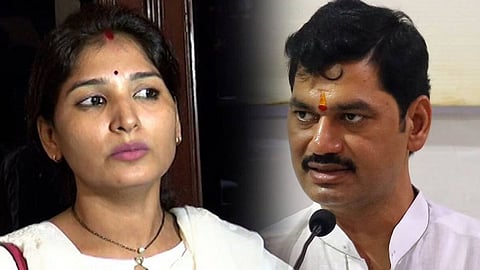 Karuna Munde write letter to cm shinde to file case against dhananjay munde  
