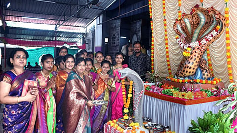 Women celebrate Nagpanchami Zimma-Fugdi Sangli 