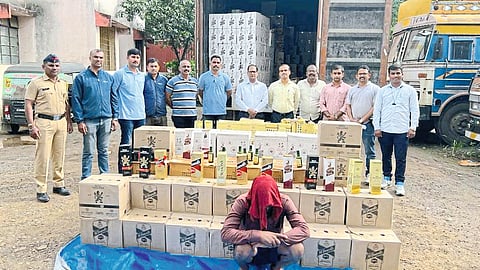 Foreign liquor stock and truck seized from Padali Shiwar. A team of State Excise Department including.